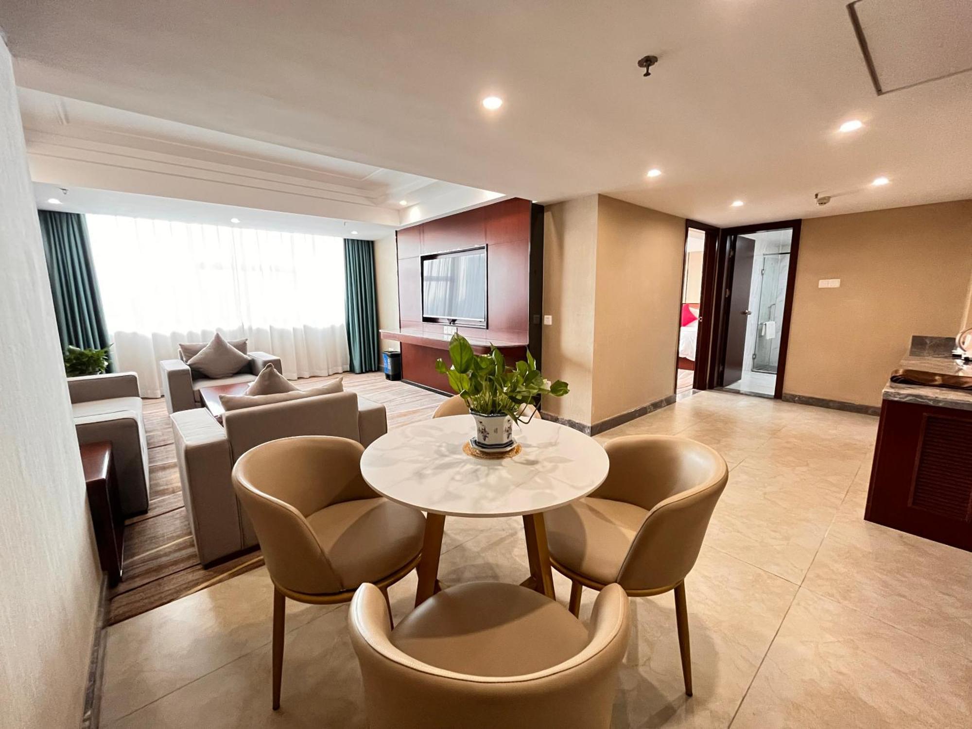 Skyline Plaza Hotel Kuangcsou Kültér fotó