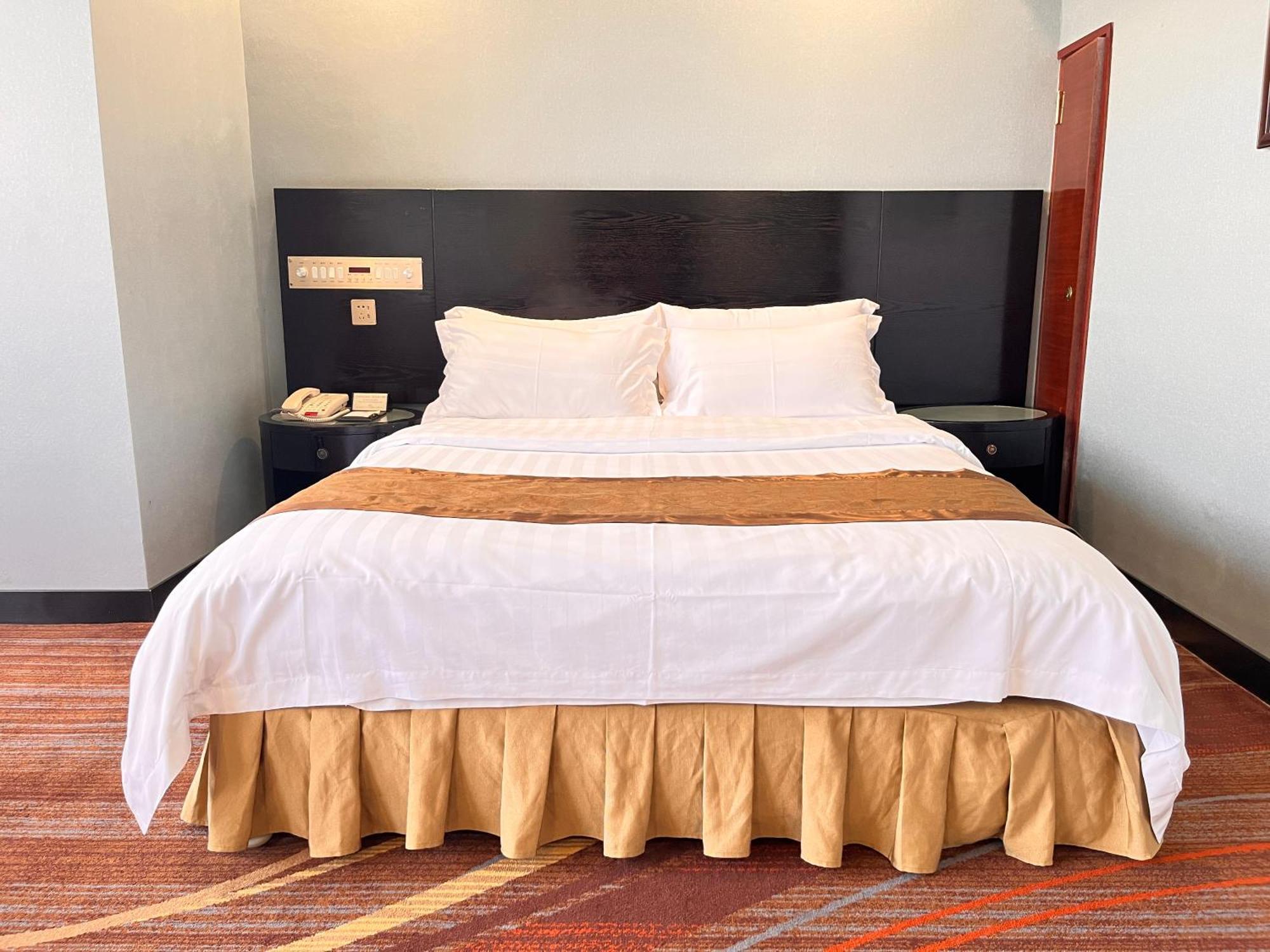 Skyline Plaza Hotel Kuangcsou Kültér fotó